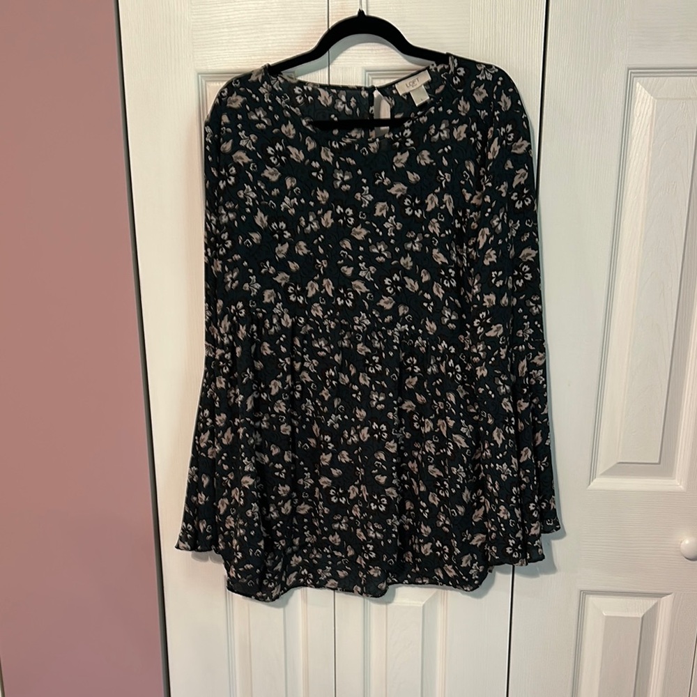 LOFT Green and White Floral Peplum Top